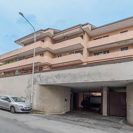 Center Apartments! 코모
